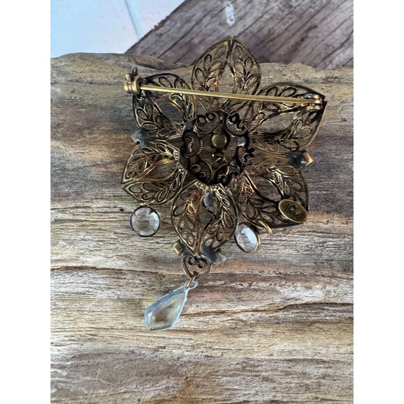 Vintage Hobe Gold-Tone Filigree Floral Brooch With Dangling Clear Glass Accents - Picture 4 of 6